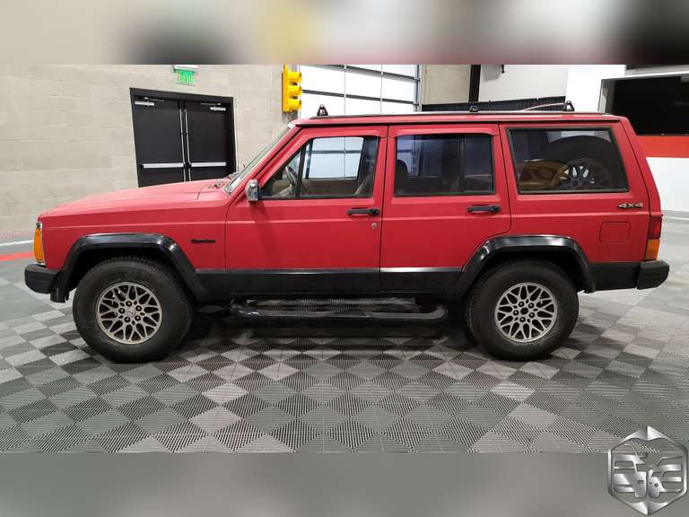 1988 Jeep Cherokee 4.0 Litre - Trucks & Auto Auctions