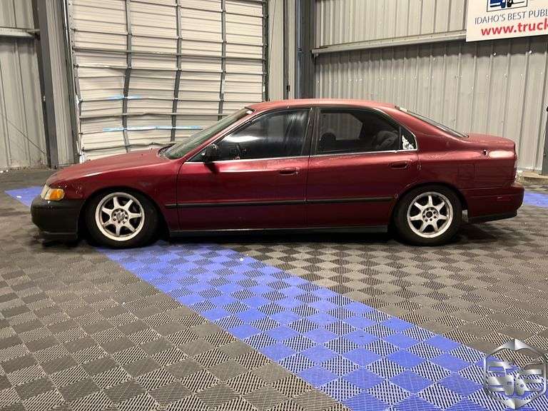1995 Honda Accord LX - Trucks & Auto Auctions