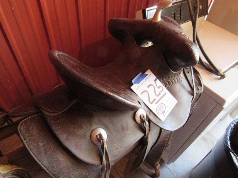 Antique Bear Trap Saddle W/ Silver Saddle Horn Good Condition