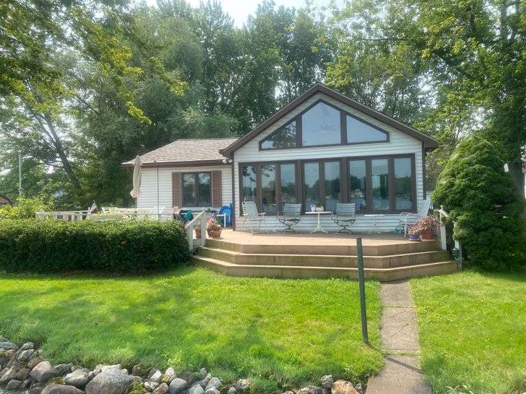 LAKEFRONT HOME WITH 350' OF LAKE FRONTAGE ON ADAMS LAKE! WOLCOTTVILLE