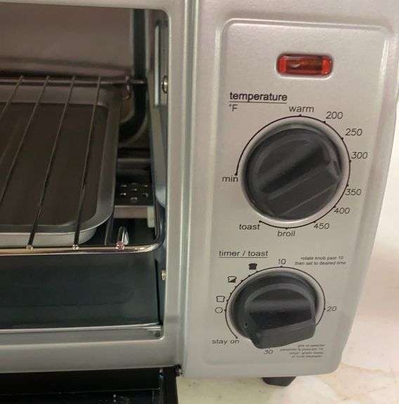 Black & Decker four slice toaster oven Metzger Property Services LLC