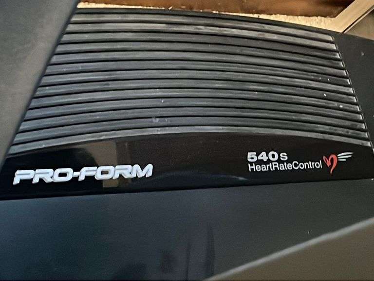 Proform 540s treadmill with heart rate control - Metzger Property