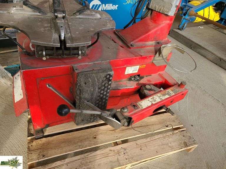 Hunter TCX500 Tire Changer1 Pallet Michener Allen Auctioneering Ltd