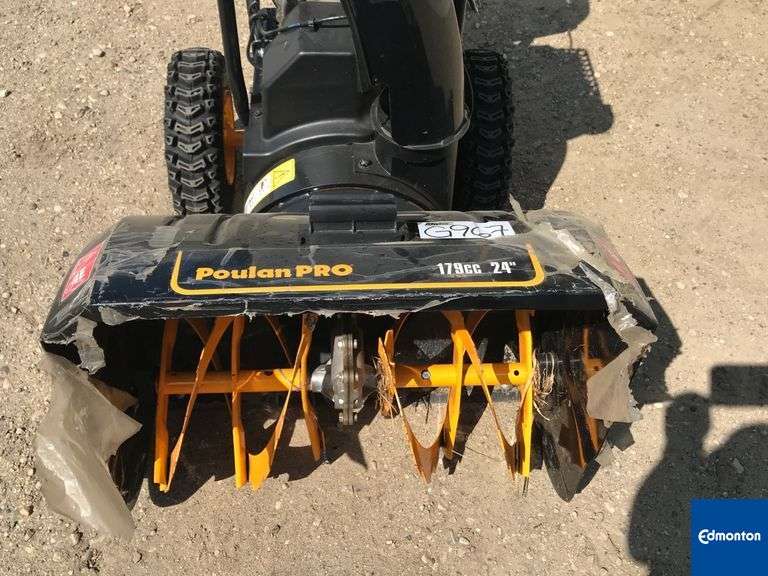 Poulan Pro 24in 179cc Snow Blower Michener Allen Auctioneering Ltd
