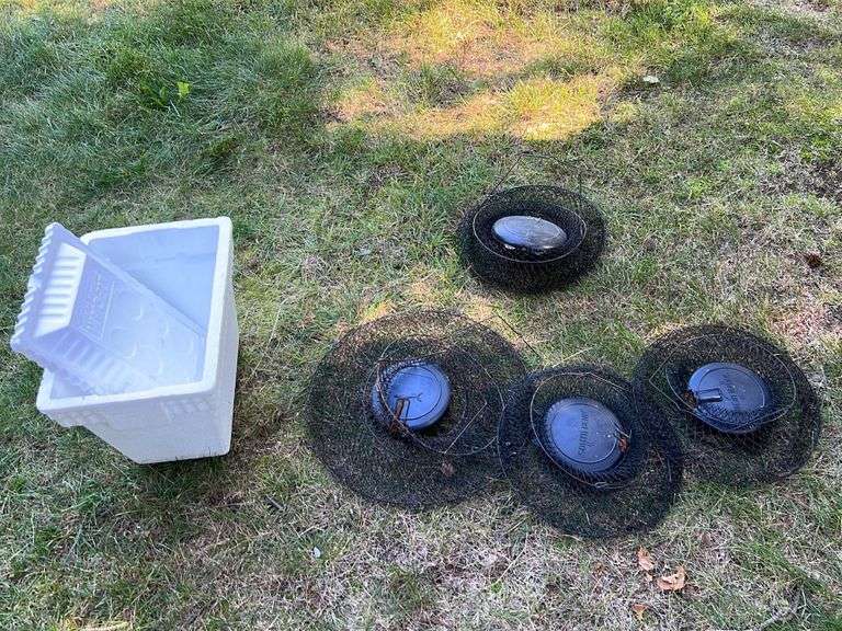 MINNOW BUCKETS AND BEDDING STYROFOAM McLaughlin Auctioneers, LLC mc