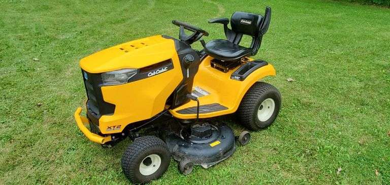 Cub Cadet XT2 Riding Lawn Mower - McLaughlin Auctioneers, LLC- mc-bid.com