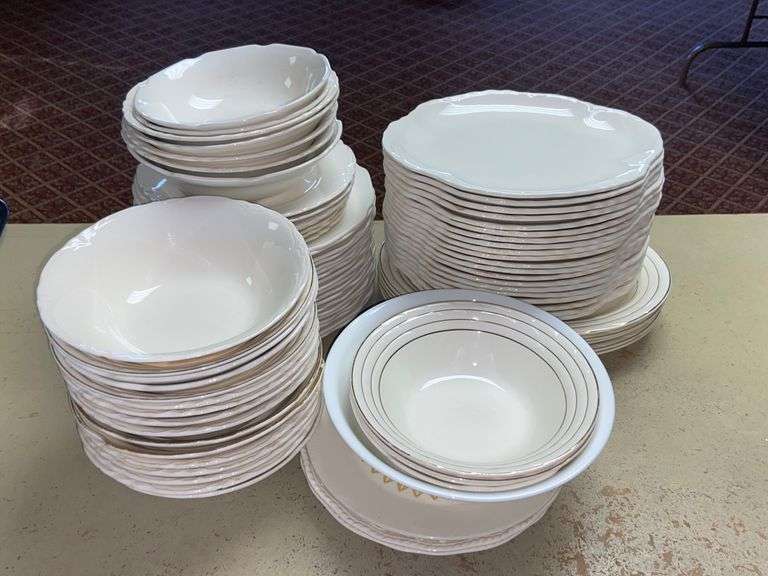 SERVING BOWLS, SOUP BOWLS, PLATES, OVAL PLATTERS McLaughlin