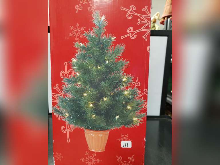 24in Prelit tree Northern Kentucky Auction, LLC