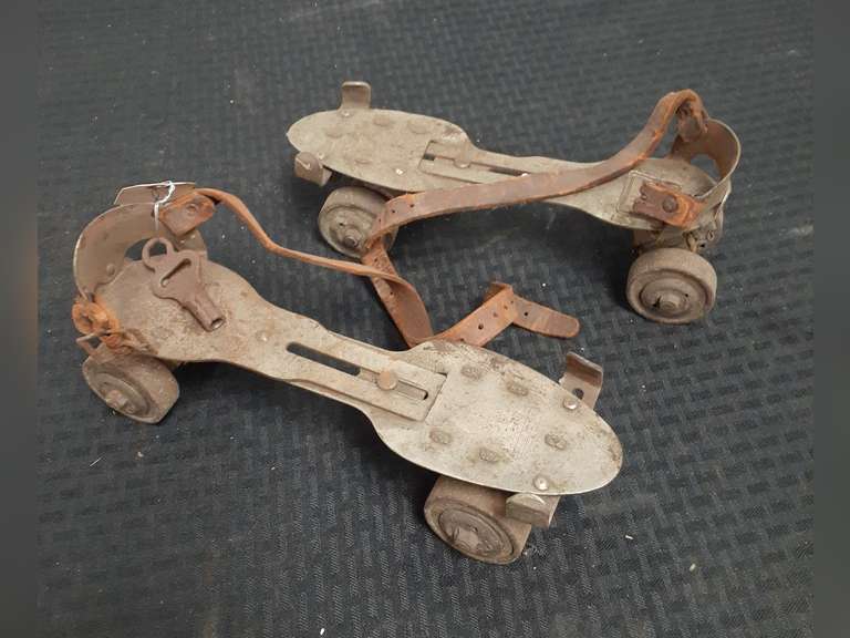 Vintage Roller Skates w/ Key