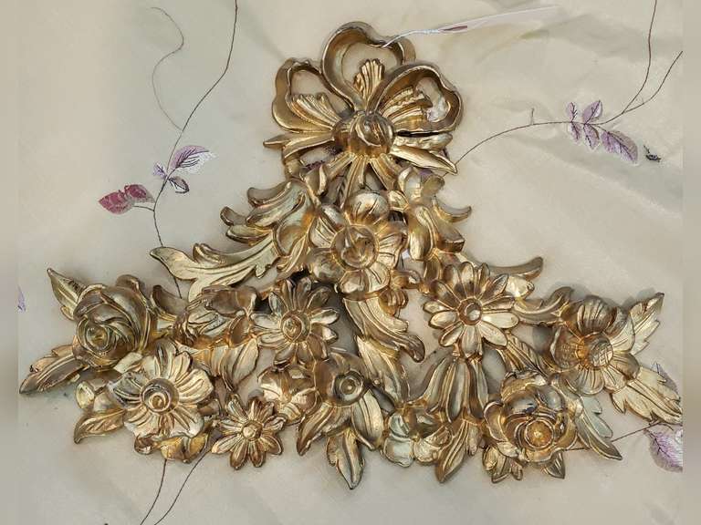 Sculpted plastic wall hanging, made in italy