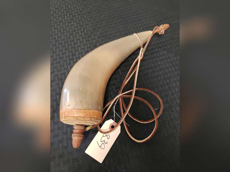 Gun powder horn Northern Kentucky Auction, LLC