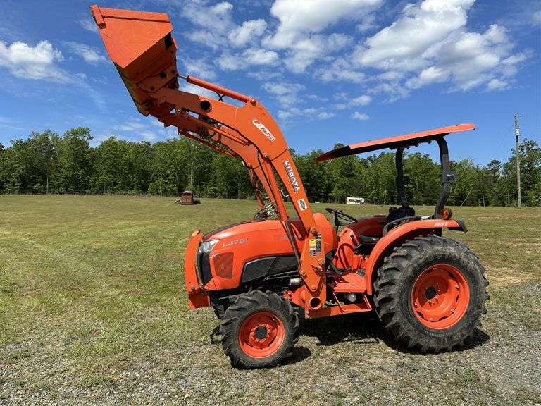 Kubota L4701 diesel tractor, MFWD w/Kubota LA765 Nutt Auction