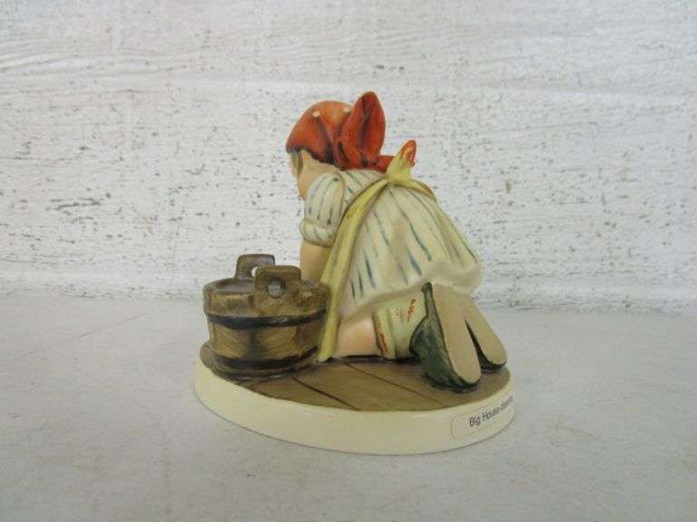 Hummel "Big House Cleaning" Figurine Oberman Auctions