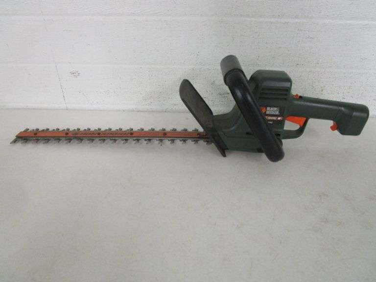 Black & Decker Hedgehog 18" Trimmer - Oberman Auctions