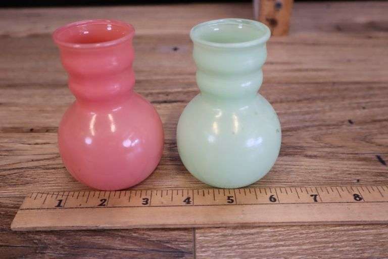 Vintage Pink And Green Glass Bud Vases Pacific Auctions And Appraisals