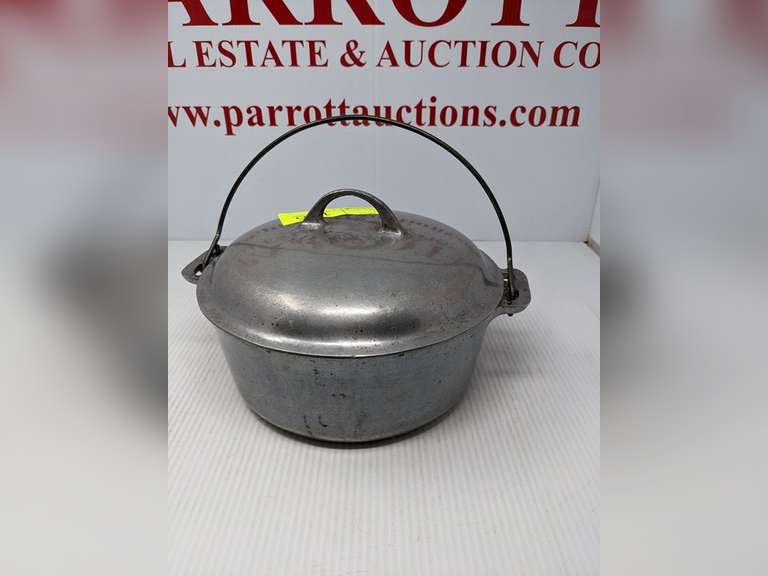 Cast aluminum pot with bail and other Club Aluminum pots Parrott