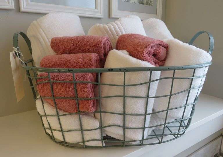 E214 Wire Basket + Towels Pickett Auction Service