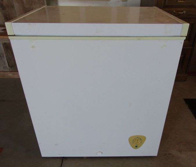 E160 Frigidaire Chest Freezer Pickett Auction Service
