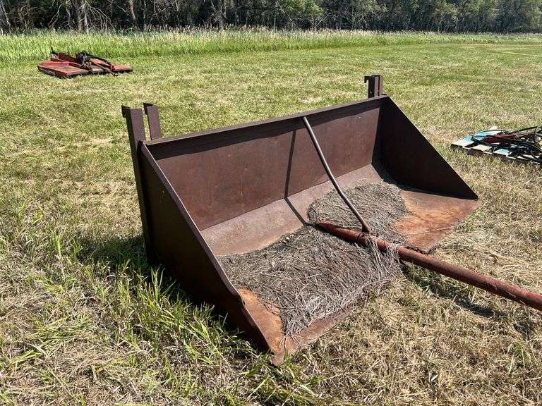 FarmHand Loader Bucket Peterson Land & Auction LLC