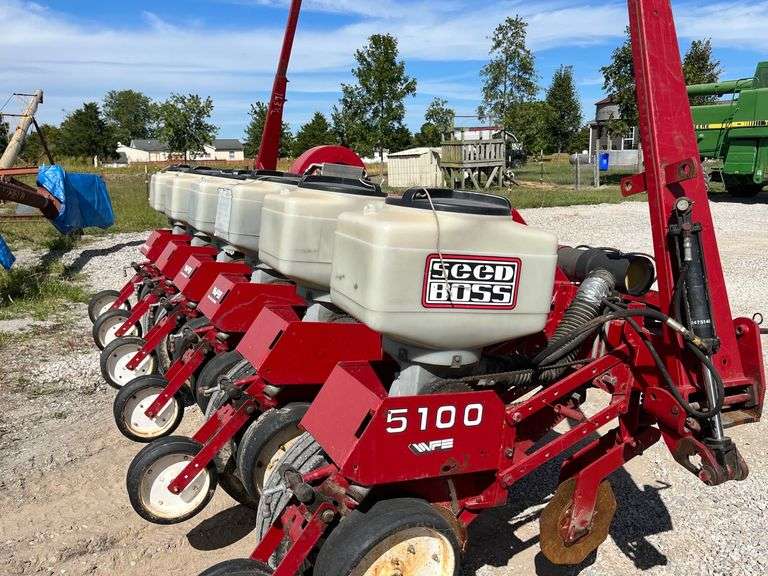 White 5100 Corn Planter Property Peddler