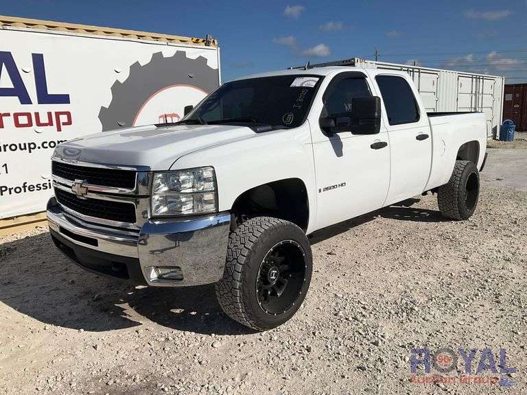 2007 Chevy 2500 HD Crew Cab Diesel 4x4 Pickup Truck Royal Auction Group