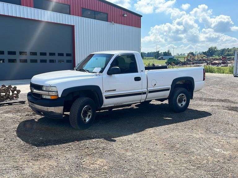 "ABSOLUTE" 2001 Chevrolet Silverado Regular Cab Pickup - RES Auction