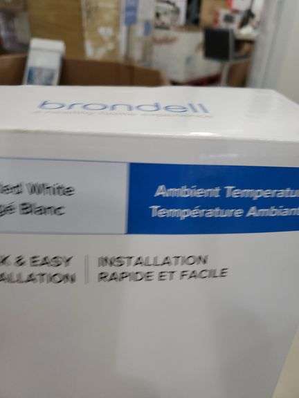 Brondell swash CL99 non electric bidet toilet seat - Rideau Auctions