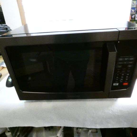 TOSHIBA Countertop Microwave Ovens 1.2 Cu Black Stainless Steel