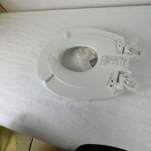 MAYFAIR, NextStep2 Toilet Seat with BuiltIn Potty Training Seat, Never