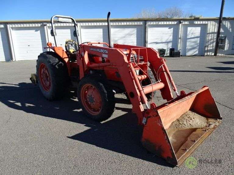 2000 Kubota M6800 Utility Special 4WD Tractor, 4Cylinder Diesel