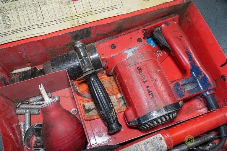Hilti TE22 Hammer Drill w/ Case & Bits - Roller Auctions