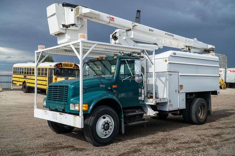 1997 INTERNATIONAL 4900 S/A BUCKET TRUCK, DT466 Diesel, Automatic