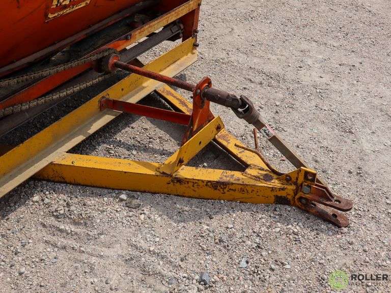 FarmEze Pull Behind Manure Spreader, Pin Hitch, PTO, 9' x 5' Roller