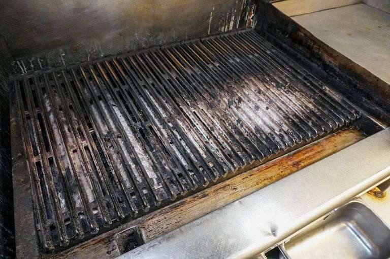 Radiance 6Burner Charbroiler, 36in x 32in Roller Auctions