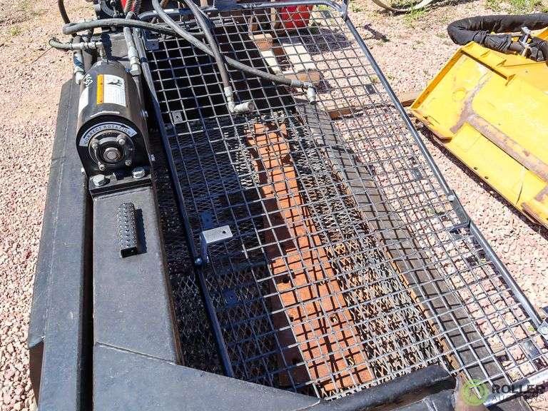 Remlinger Hydraulic Vibrating Screening Bucket To Fit Skid Steer Loader