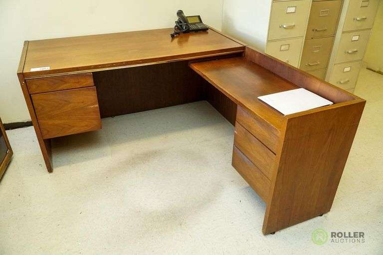Single Pedestal Desk With Right Hand Return Roller Auctions