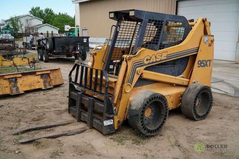 Case 95XT Skid Steer Loader, 4Cylinder Disel, ROPS, 42in Fork