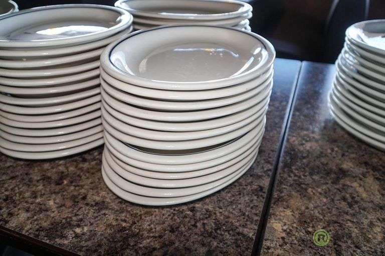 (41) Oval Dining Plates Roller Auctions