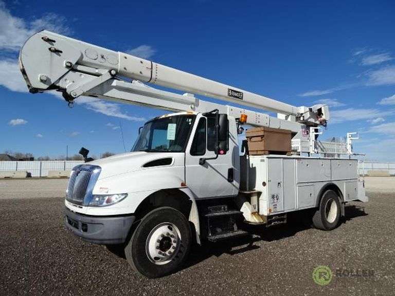 2005 INTERNATIONAL 4400 S/A Bucket Truck, DT466, 7.6L, Automatic