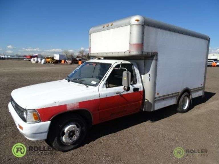 1989 TOYOTA BOX TRUCK, V6, Automatic, ODOMETER READS229196, TOW AWAY