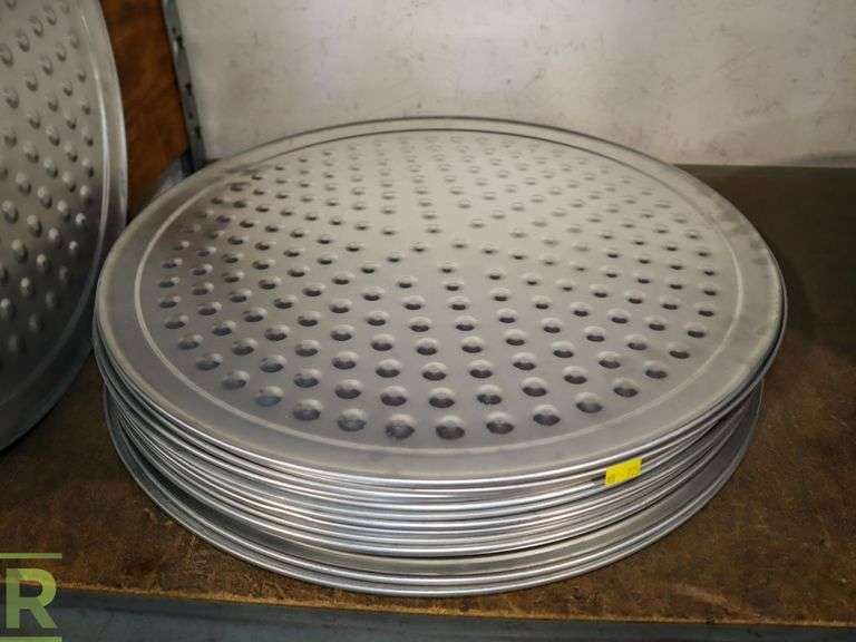 (18) Pizza Pans Roller Auctions