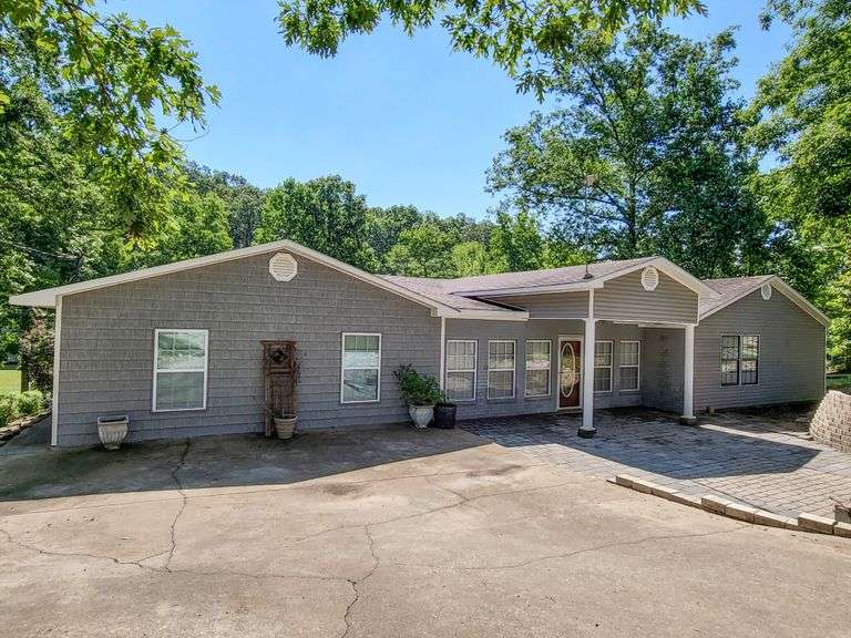 Live InPerson Auction in Lawrenceburg, TN 2.5 +/ Acres, House, Shop