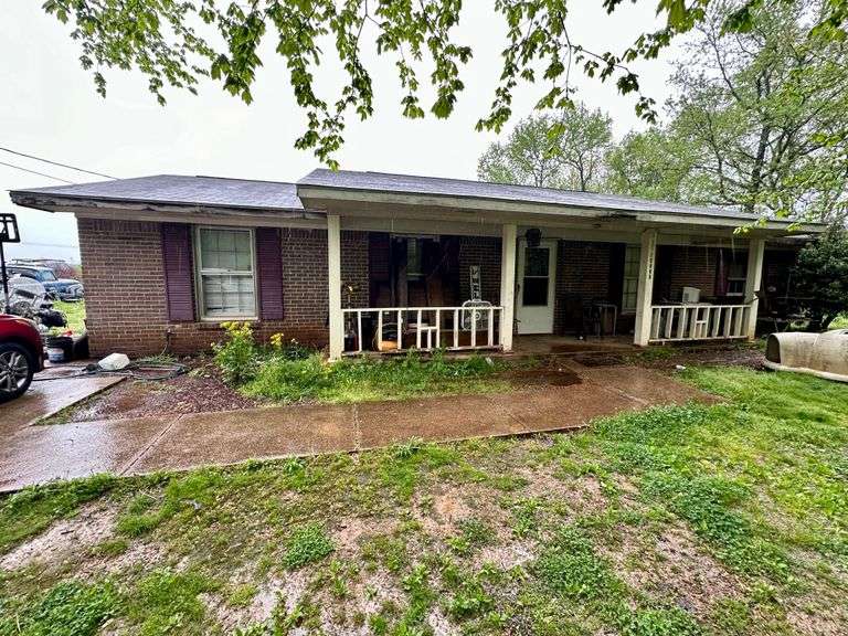 LIVE InPerson Auction in Athens, AL Smith Auction Company