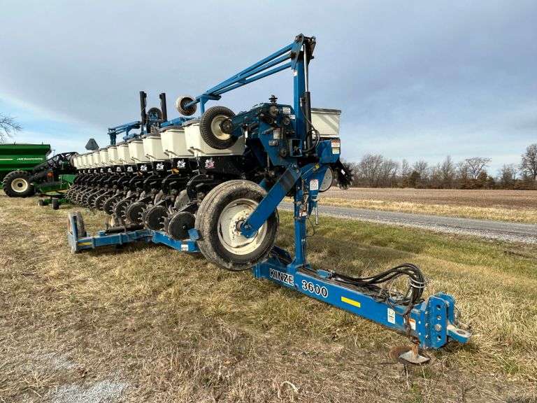 2007 Kinze 3600 1223 split row planter rebuilt in 2018 covered 750