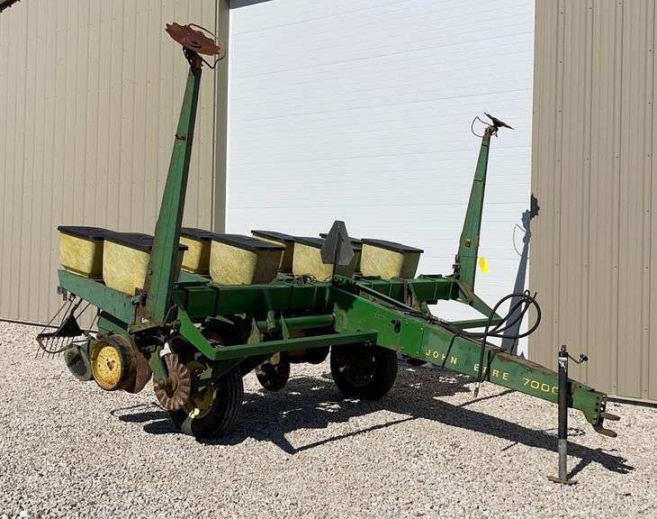 John Deere 7000 4 row planter Schneider Auctioneers LLC