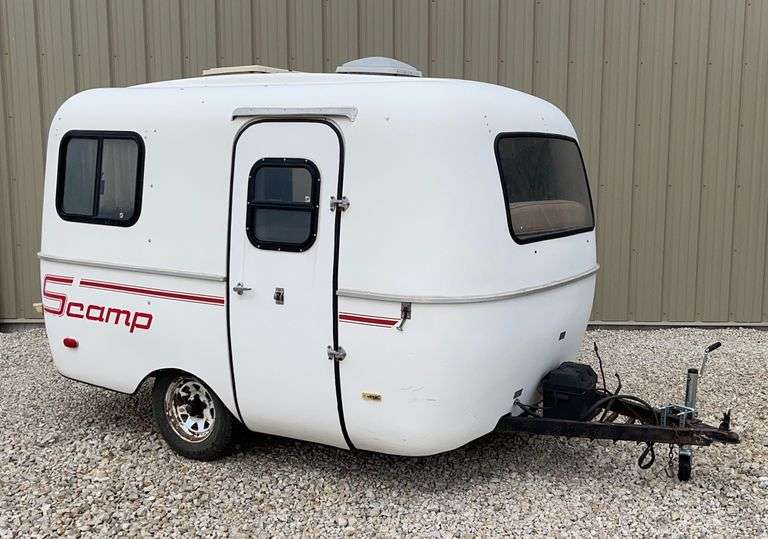 1992 Scamp 10' fiberglass body camper Schneider Auctioneers LLC