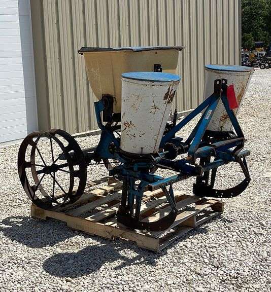 Ford 309 3pt. 2row corn planter Schneider Auctioneers LLC
