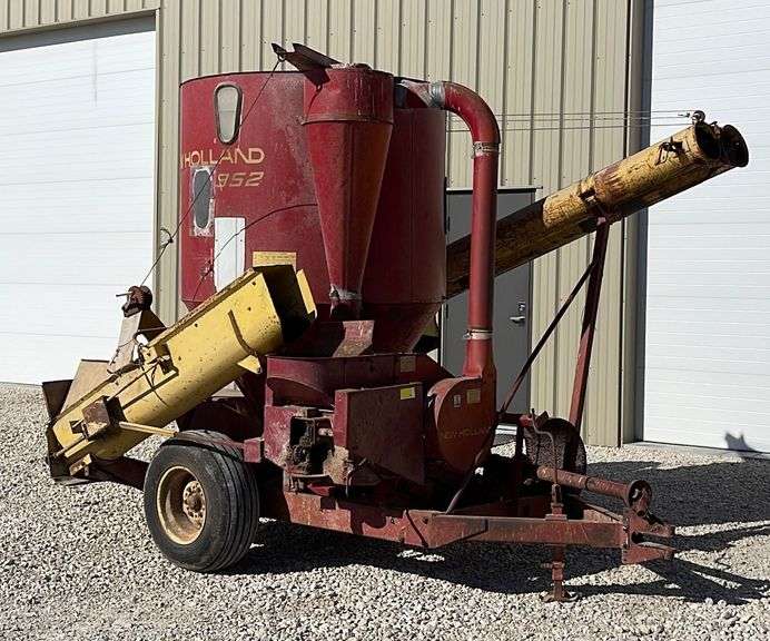 New Holland 352 grinder mixer Schneider Auctioneers LLC