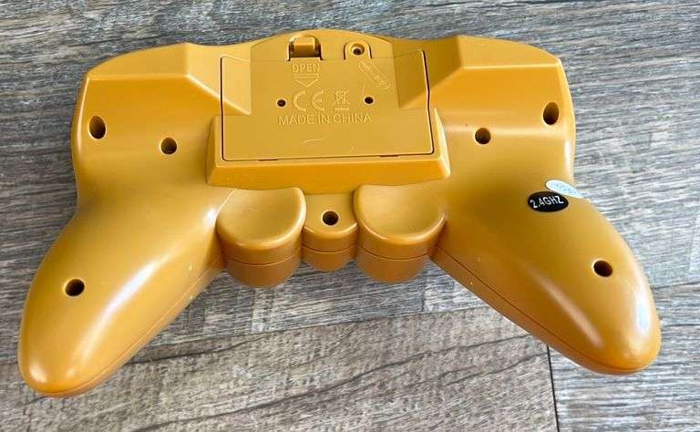 HULNA Construction remote control excavator - Schneider Auctioneers LLC