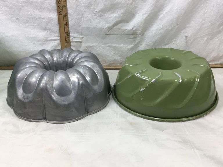 Angel Food Cake Pan, Bundt Pans, Stainless Bowls & Salad Bowls Sherwood Auctions